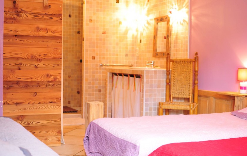 Location de vacances - Chalet à Albiez-Montrond - chambre 1 rdc avec sa salle de douche