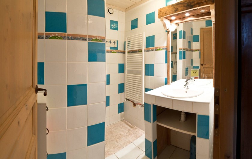 Location de vacances - Chalet à Albiez-Montrond - salle de douche 1er étage