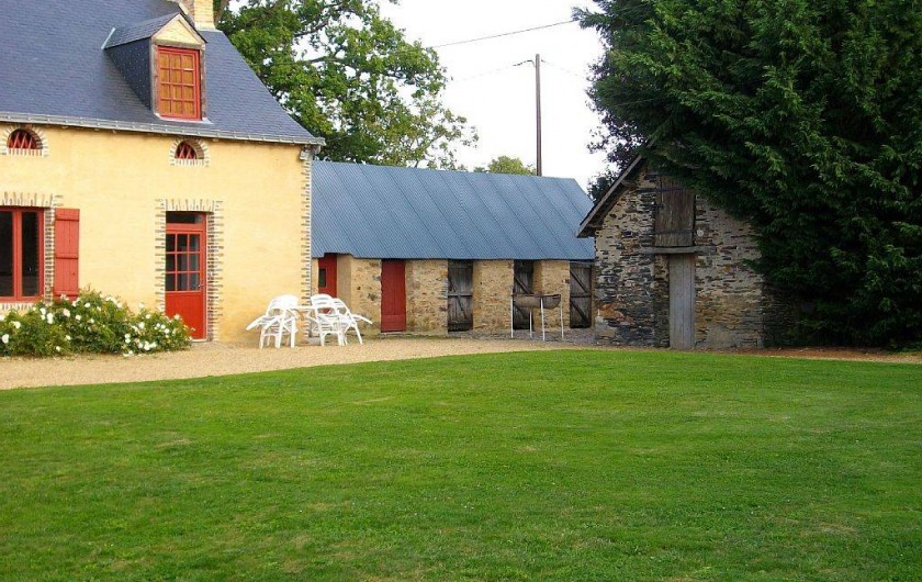 Location de vacances - Gîte à Noyant-la-Gravoyère - jardin