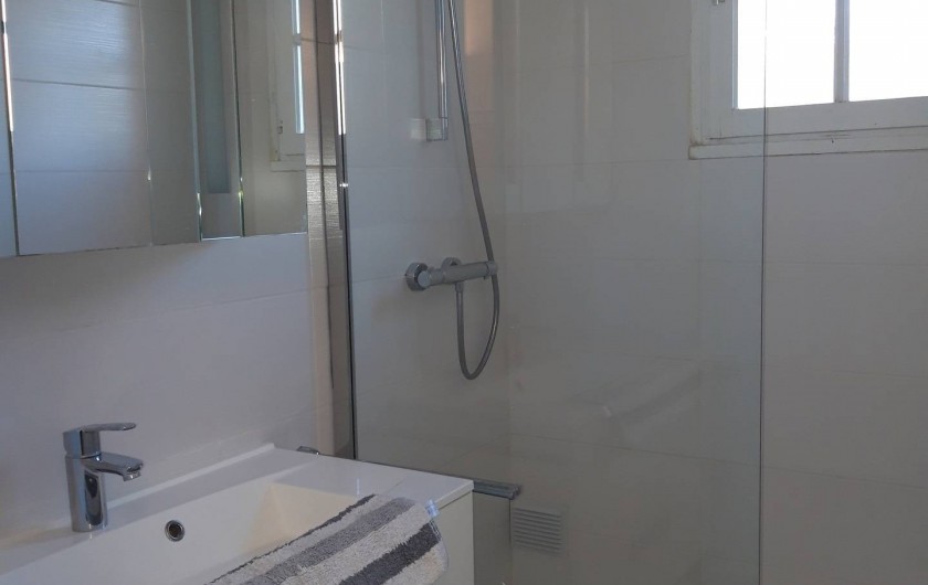Location de vacances - Villa à Sainte-Maxime - la salle de douche