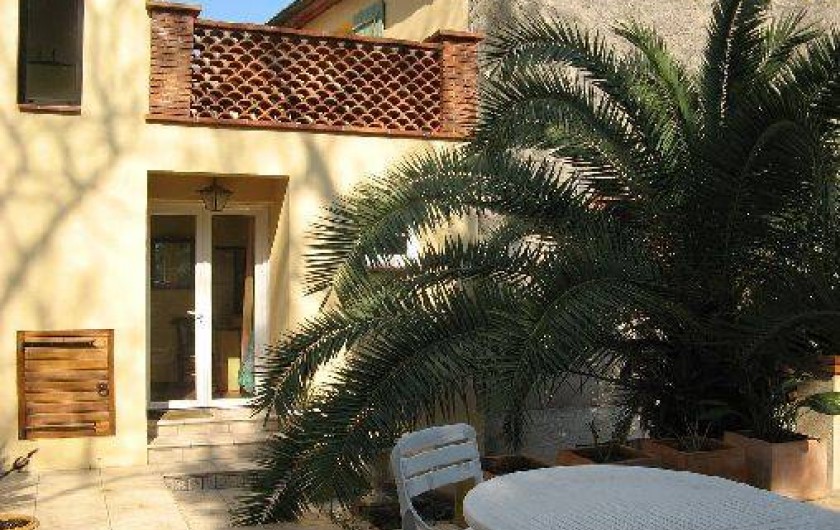 Location de vacances - Appartement à Collioure - entrée et Terasse donnant sur le jardin
avec barbecue