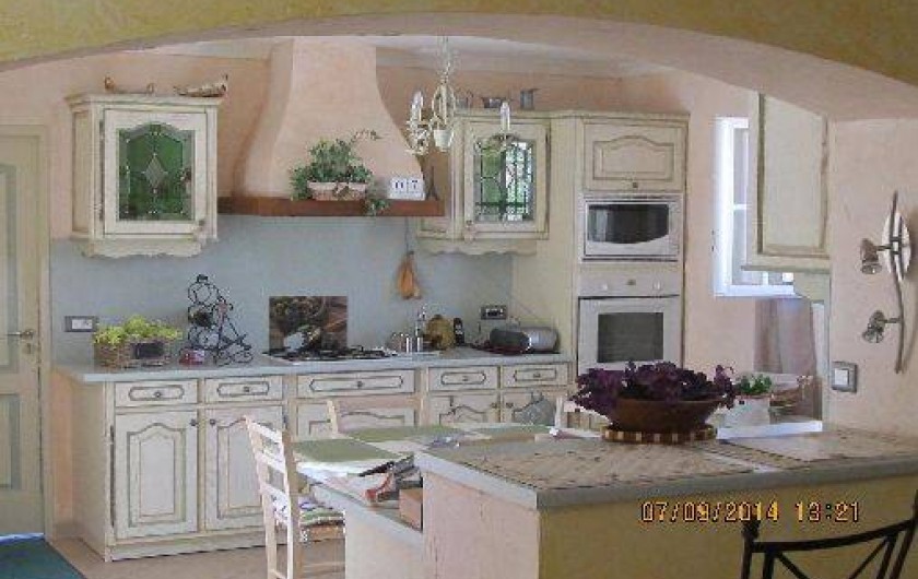 Location de vacances - Bungalow - Mobilhome à Paris - Vue de la cuisine donnant sur la terrasse