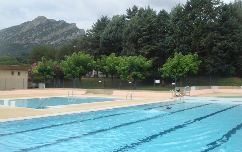 Location de vacances - Gîte à Saint-Hippolyte-du-Fort - piscine municipale