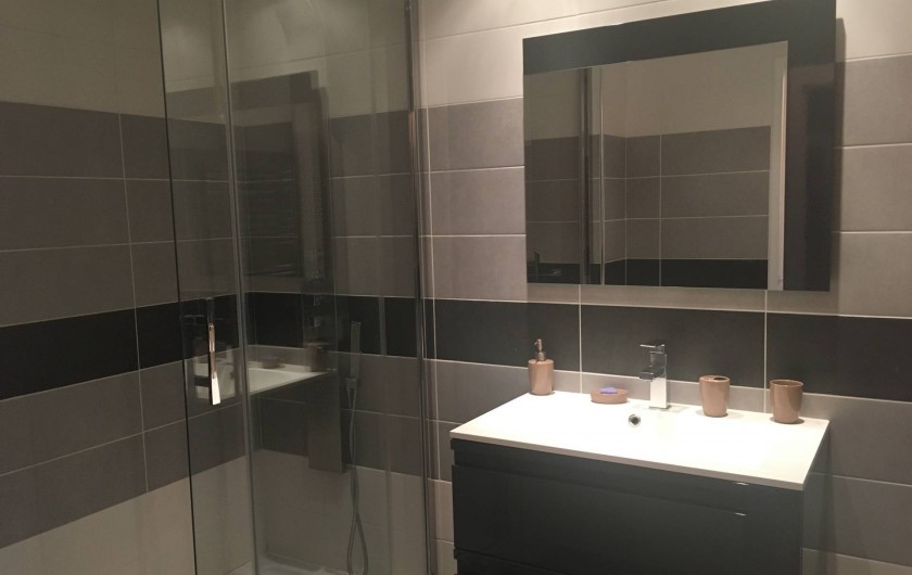 Location de vacances - Appartement à Cassis - La salle de bain avec douche à l'italienne