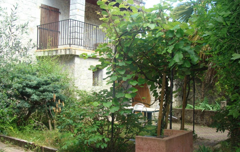 Location de vacances - Appartement à Saint-Alban-Auriolles - Jardin du Rez-de-Chaussée