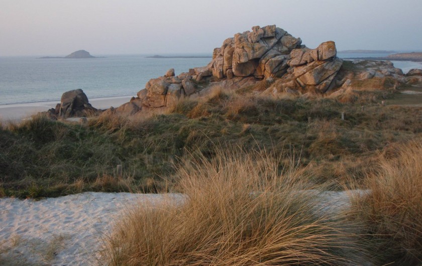 Location de vacances - Villa à Portsall - A 20mn de marche ; alternances de rocs et de plages de sable fin. Site classé.