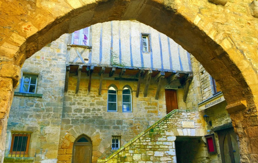 Location de vacances - Mas à Simeyrols - Sarlat Cité médiévale ensemble qui mérite de s'y attarder une journée