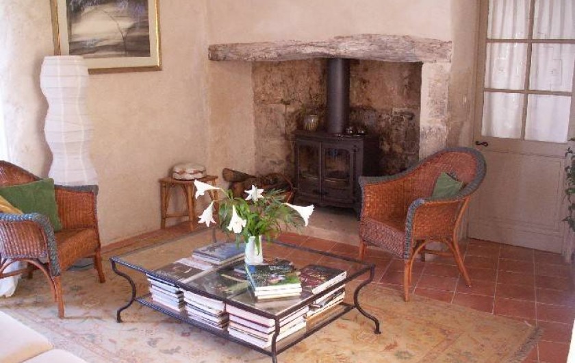 Location de vacances - Gîte à Lectoure - Le salon avec sa cheminée
