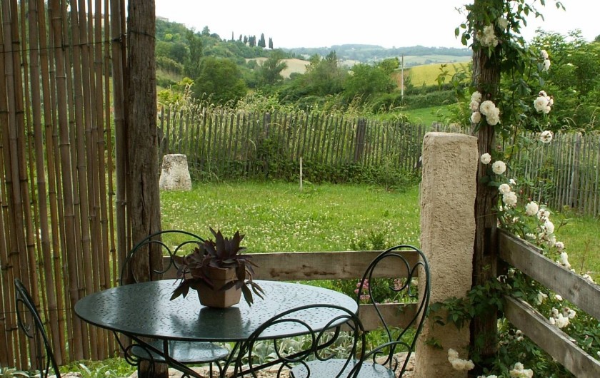 Location de vacances - Gîte à Lectoure - La pergola avec vue sur la vallée Gers