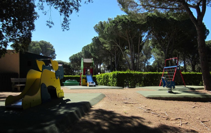 Location de vacances - Studio à Saint-Raphaël - l'aire de jeux des enfants