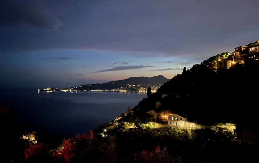 Location de vacances - Villa à Zoagli - La nuit sur la baie de Portofino de la terrasse a diner