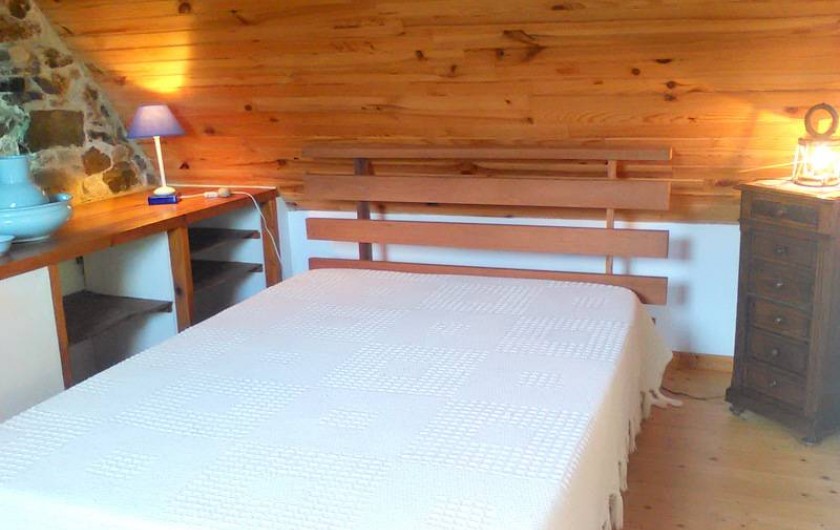 Location de vacances - Gîte à Perros-Guirec - Chambre avec lit double à l'étage de la maison des pêcheurs tiploum