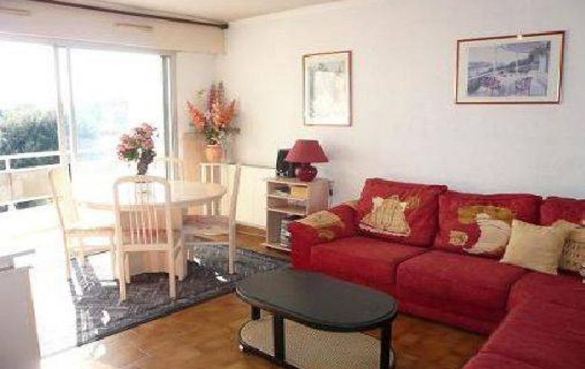Location de vacances - Appartement à La Ciotat - Salon avec canapé lit convertible, table SAM , télé écran plat