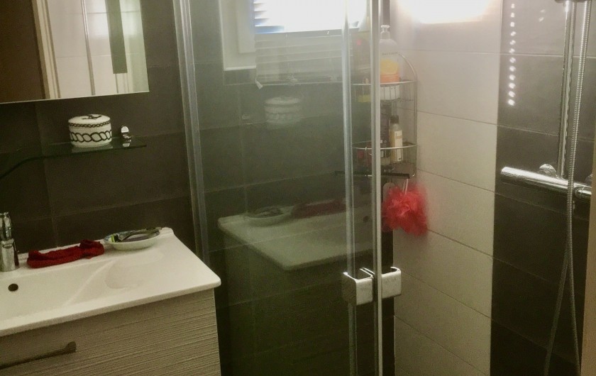 Location de vacances - Appartement à Valras-Plage - salle de bains avec douche Italienne