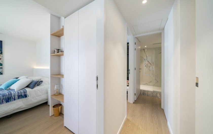 Location de vacances - Appartement à Cannes - Hall menant aux chambres, toilette et SDD