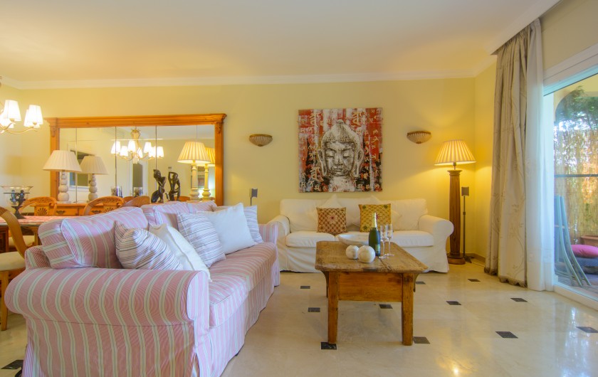 Location de vacances - Maison - Villa à Estepona - Sortie directe sur la terrasse par des portes coulissantes en verre
