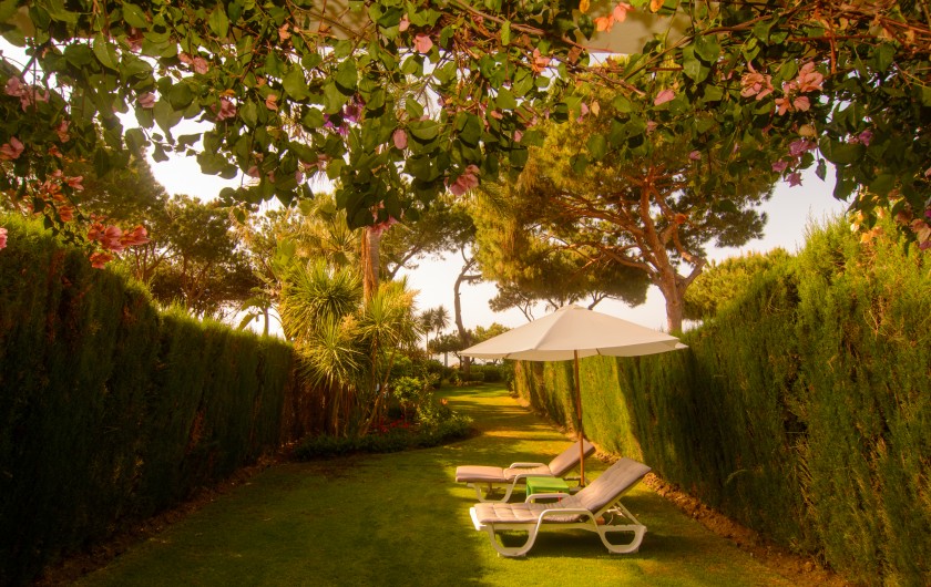 Location de vacances - Maison - Villa à Estepona - Beau jardin privé (200m2) avec sortie sur la plage