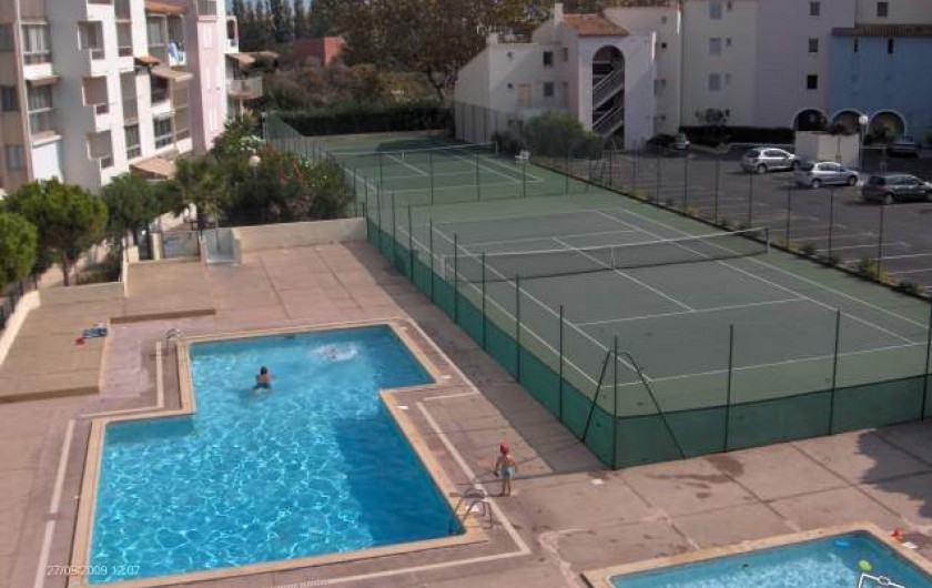 Location de vacances - Appartement à Le Cap d'Agde - piscine et tennis de la résidence