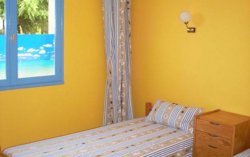 Location de vacances - Villa à Saint-Cyprien Plage - Chambre 1
2 lits en 90
