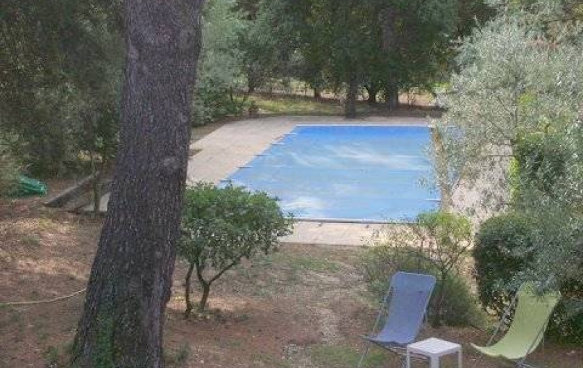 Location de vacances - Villa à Puget - Vue de la  piscine a partir de la terrasse