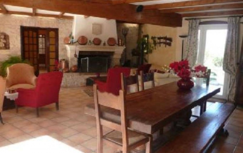 Location de vacances - Villa à Malves-en-Minervois - La salle à manger de la villa.