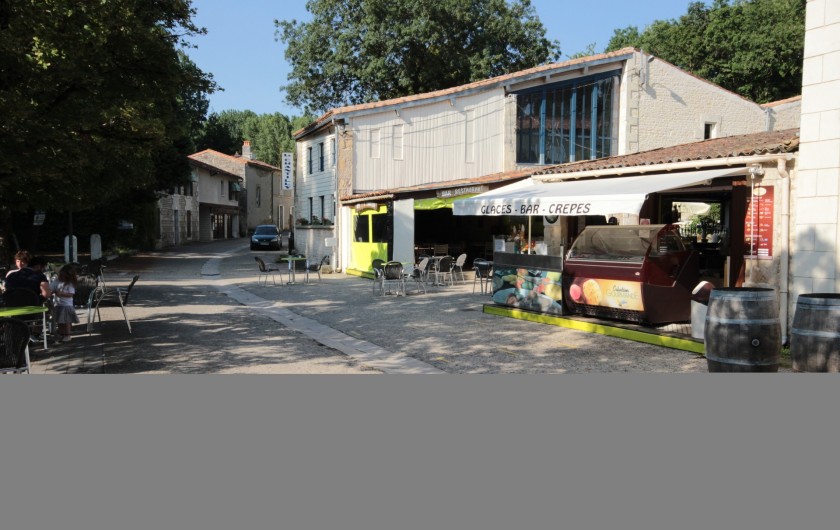 Location de vacances - Bungalow - Mobilhome à La Garette - Restaurant "Le Chantilly" en face le camping