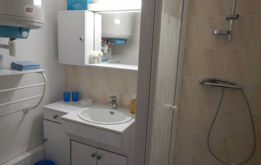 Location de vacances - Appartement à Courseulles-sur-Mer - Salle d'eau avec douche