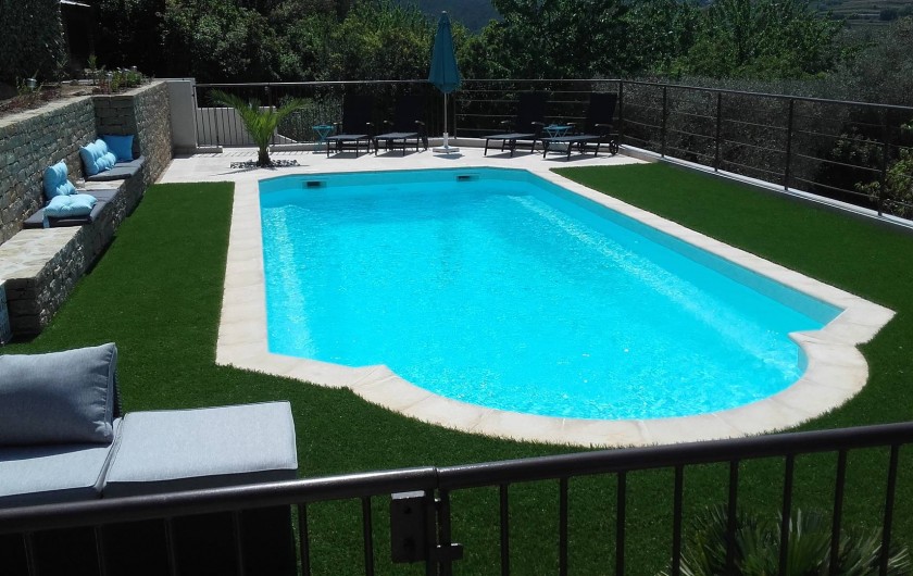 Location de vacances - Appartement à Évenos - grande piscine entretenue et ensoleillée