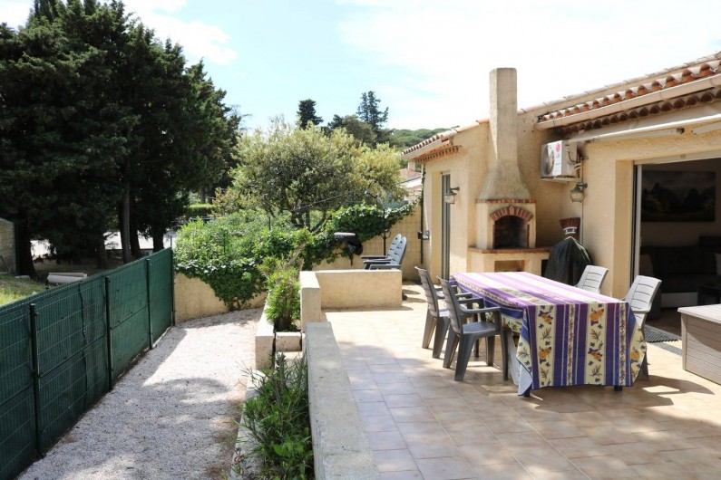 Location de vacances - Villa à Sainte-Maxime - La terrasse / jardin