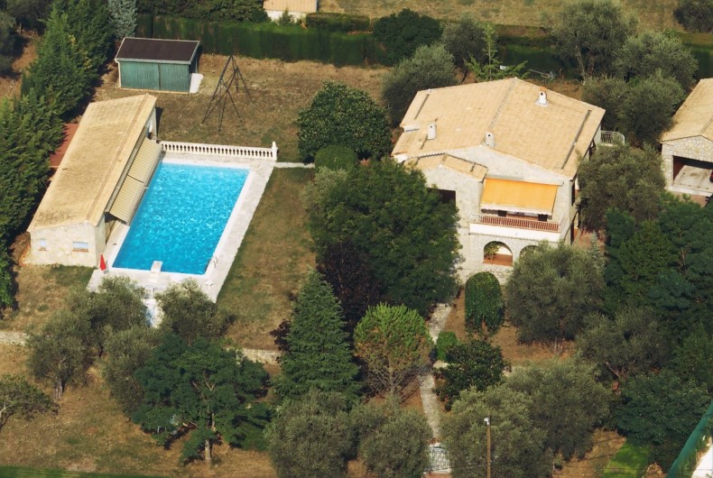 Location de vacances - Villa à Grasse - La propriété vue du ciel