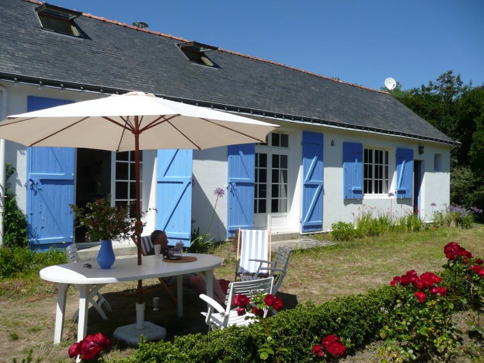 Location de vacances - Villa à Carnac - Facade sud donnant sur le jardin .