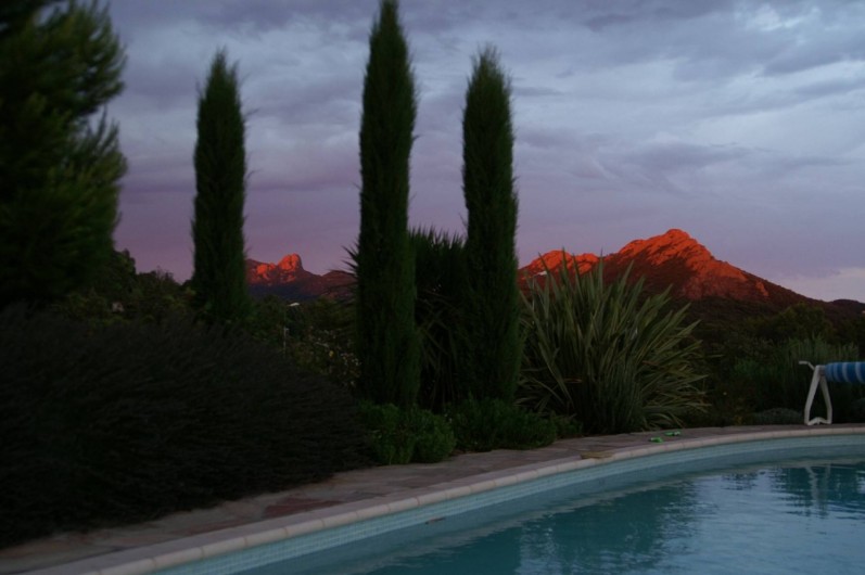 Location de vacances - Villa à Saint-Raphaël - coucher de soleil sur le Rastel d'Agay
