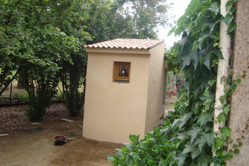 Location de vacances - Villa à Saint-Florent - Buanderie avec douche de jardin (eau froide)