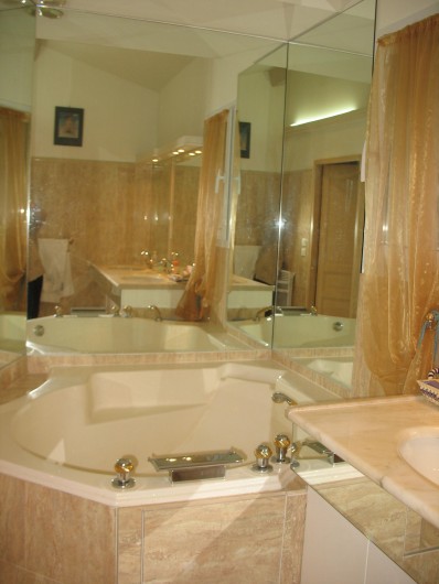 Location de vacances - Villa à Cannes - Salle de bain étage