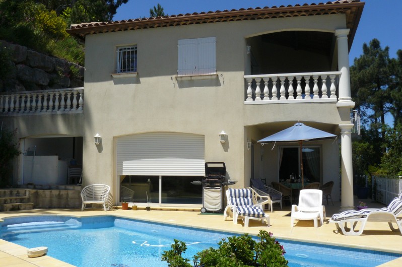 Location de vacances - Villa à Cannes - Salle d'eau et WC niveau piscine