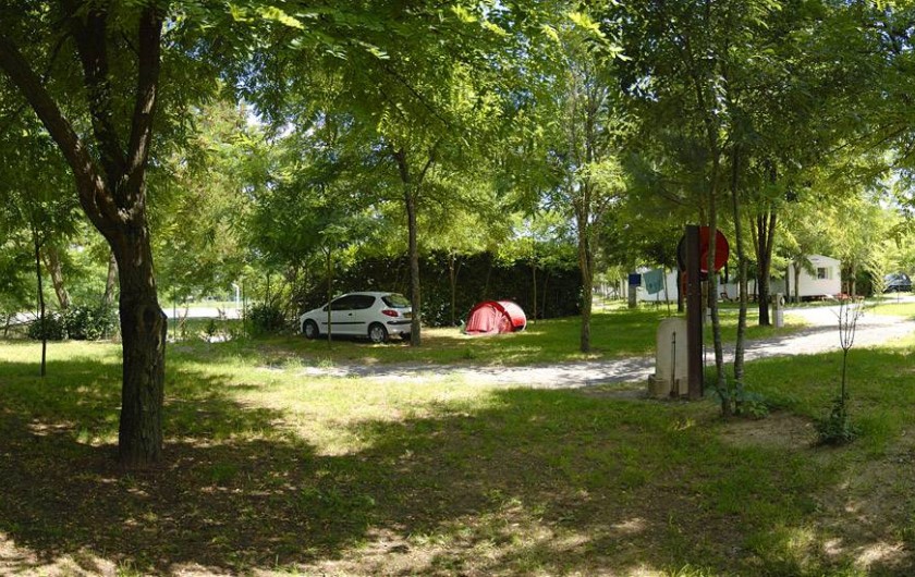 Location de vacances - Camping à Joyeuse - Emplacements