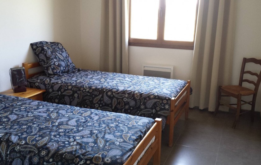 Location de vacances - Gîte à Armissan - Chambre lits en 90 gîte 2