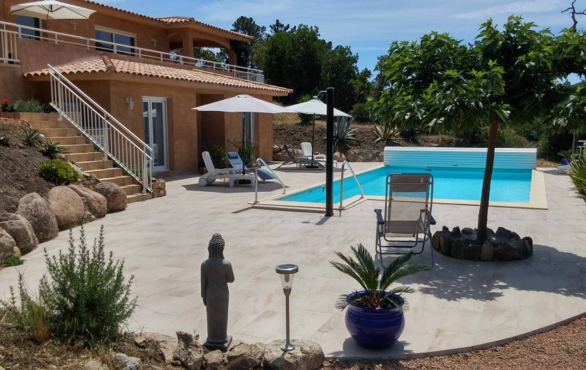 Location de vacances - Villa à Favone - Plage piscine 120 m² avec accès direct depuis les chambres