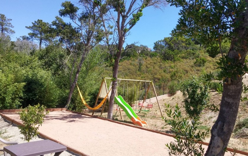 Location de vacances - Villa à Favone - Portique de jeux pour jeunes enfants et terrain de pétanque pour grands enfants