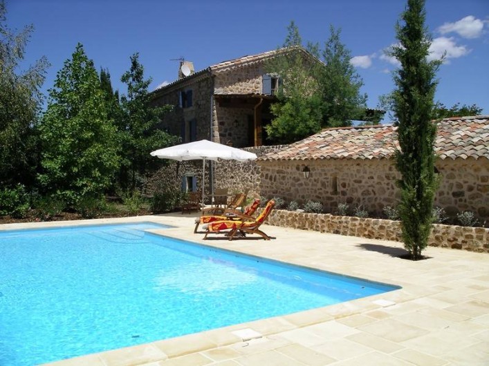 Location de vacances - Gîte à Rosières - Piscine avec la maison et terrasse