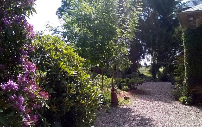 Location de vacances - Chambre d'hôtes à Bois-Guilbert - première entrée sur le jardin 