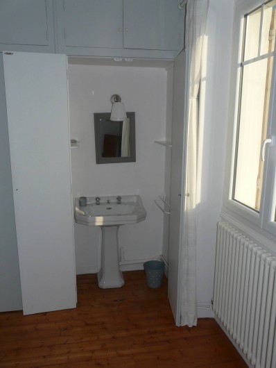 Location de vacances - Maison - Villa à Pléneuf-Val-André - cabinet toilette chambre 1