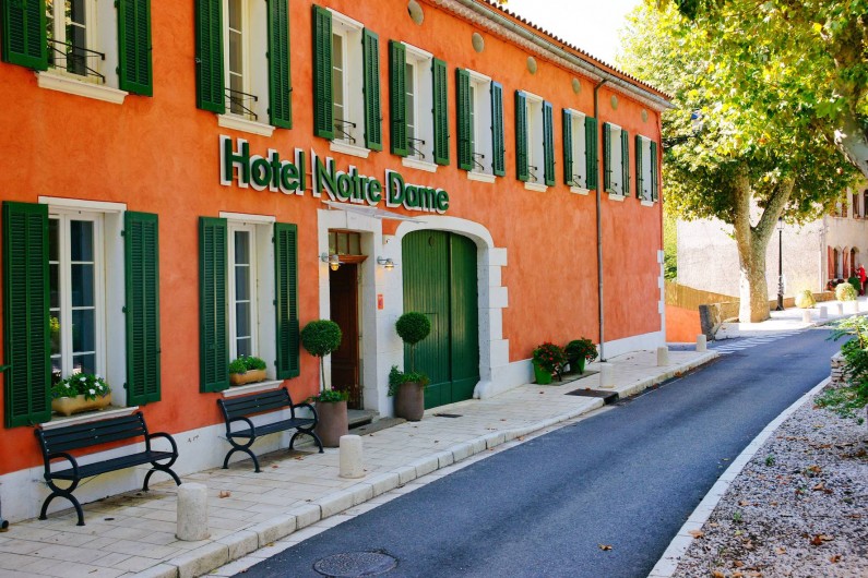 Location de vacances - Hôtel - Auberge à Collobrières - Hôtel 3 Etoiles - Classé au Guide Michelin