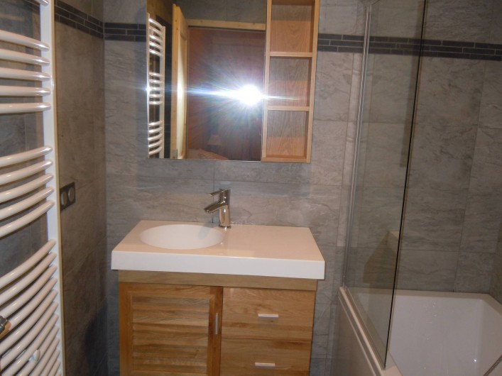 Location de vacances - Appartement à Saint-Sorlin-d'Arves - salle de bain chambre5