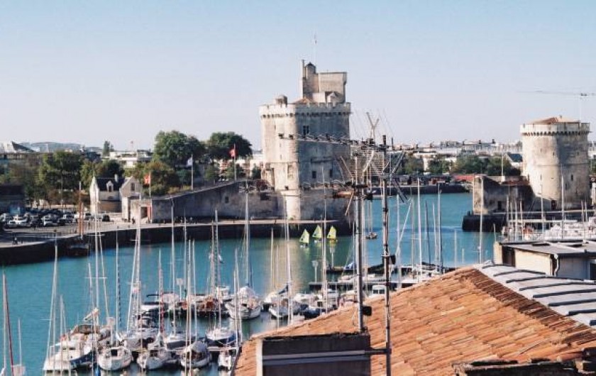 Location de vacances - Appartement à La Rochelle - Les Tours du Vieux Port vues depuis la terrasse