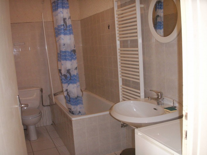 Location de vacances - Appartement à Airoux - salle de bain appartement Corail