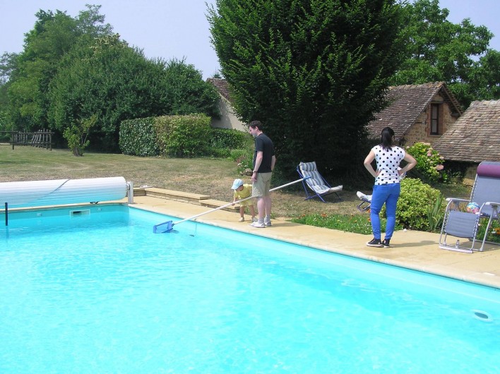Location de vacances - Chambre d'hôtes à Lombron - piscine sur la pelouse devant les chambres des dépendances