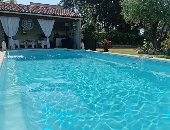 Location de vacances - Gîte à L'Isle-sur-la-Sorgue - Piscine bien entretenue