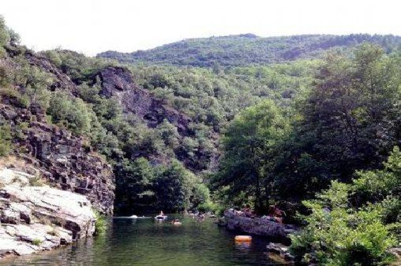 Location de vacances - Gîte à Sablières - baignade en rivière