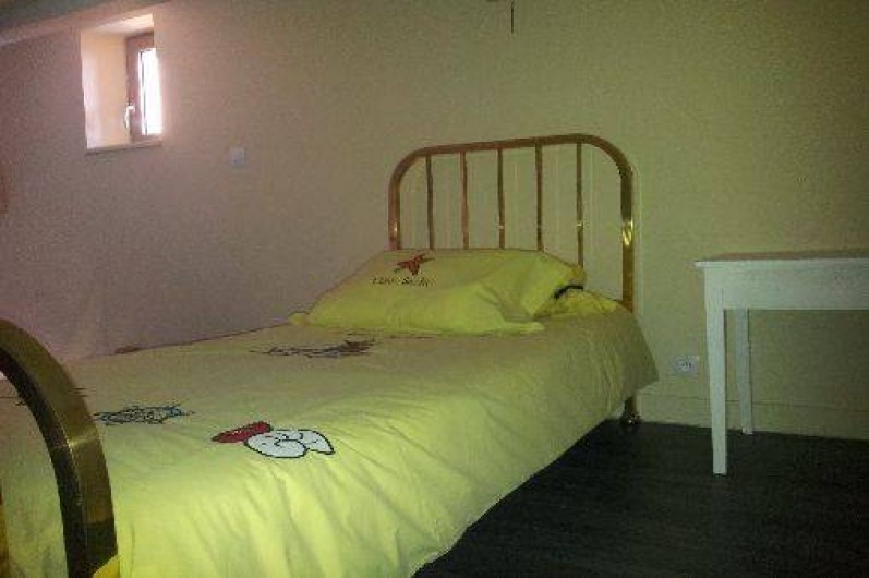 Location de vacances - Gîte à Châtel-Guyon - sur la mezzanine : lit en 90 pour ado